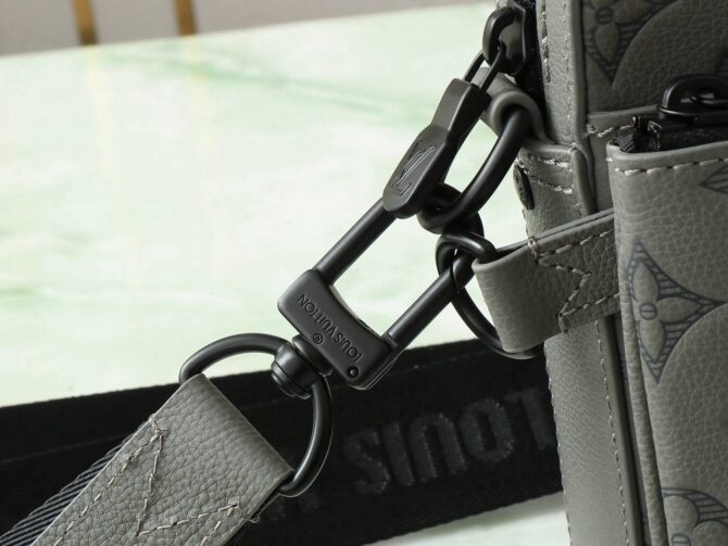 LV Trio Messenger (SCG)